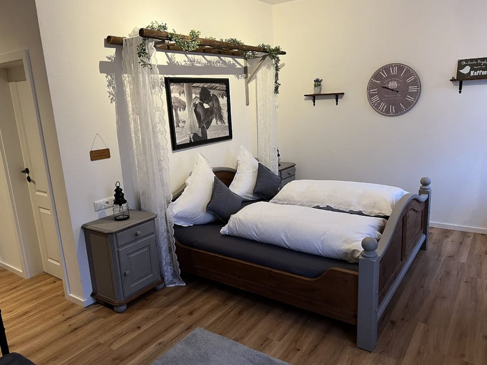 Double Room | Cribs (free), WiFi (free), bed sheets