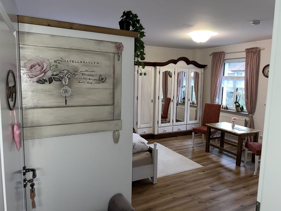 Double Room | Cribs (free), WiFi (free), bed sheets