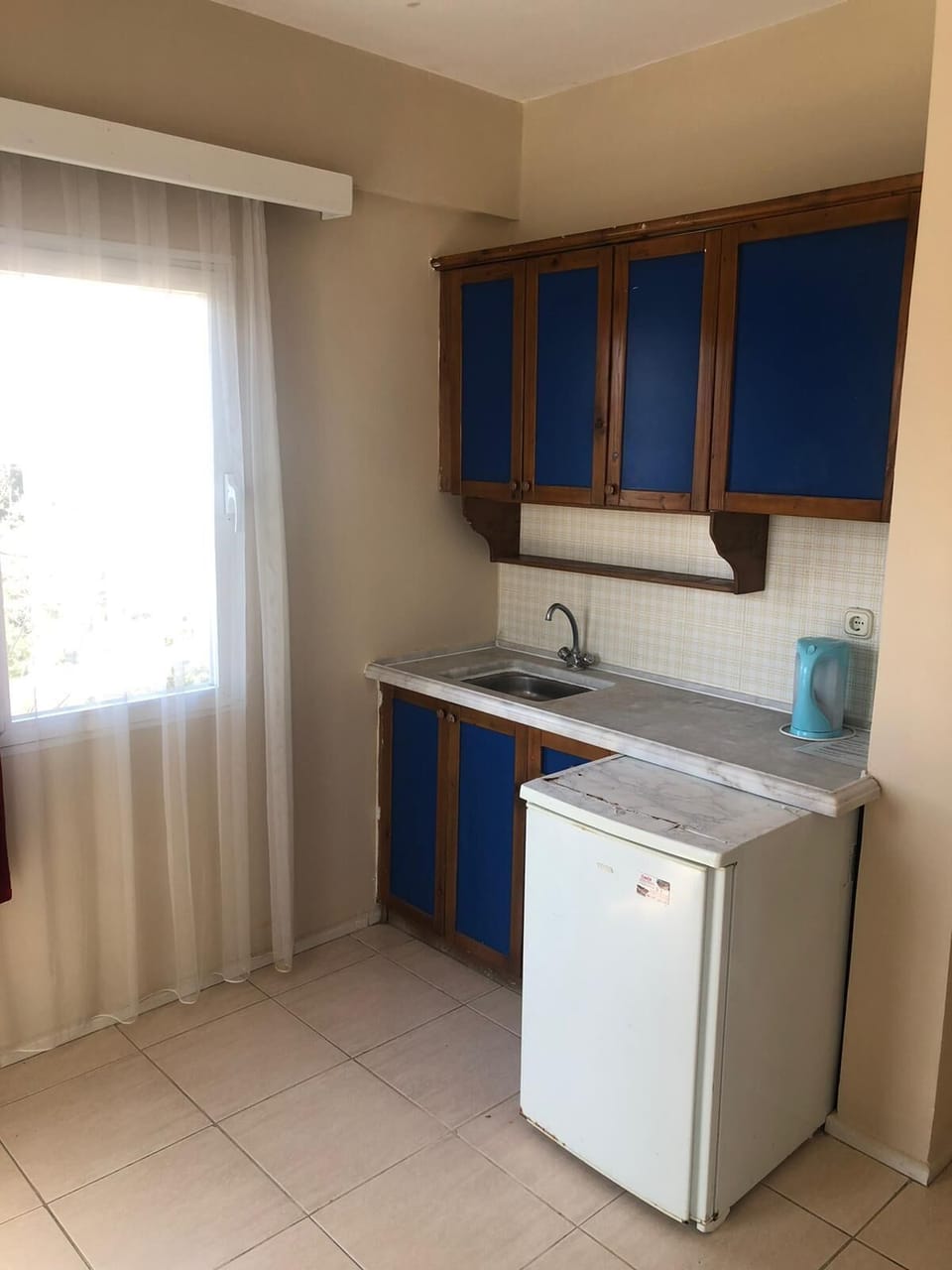 Standard Triple Room | Private kitchenette | Fridge