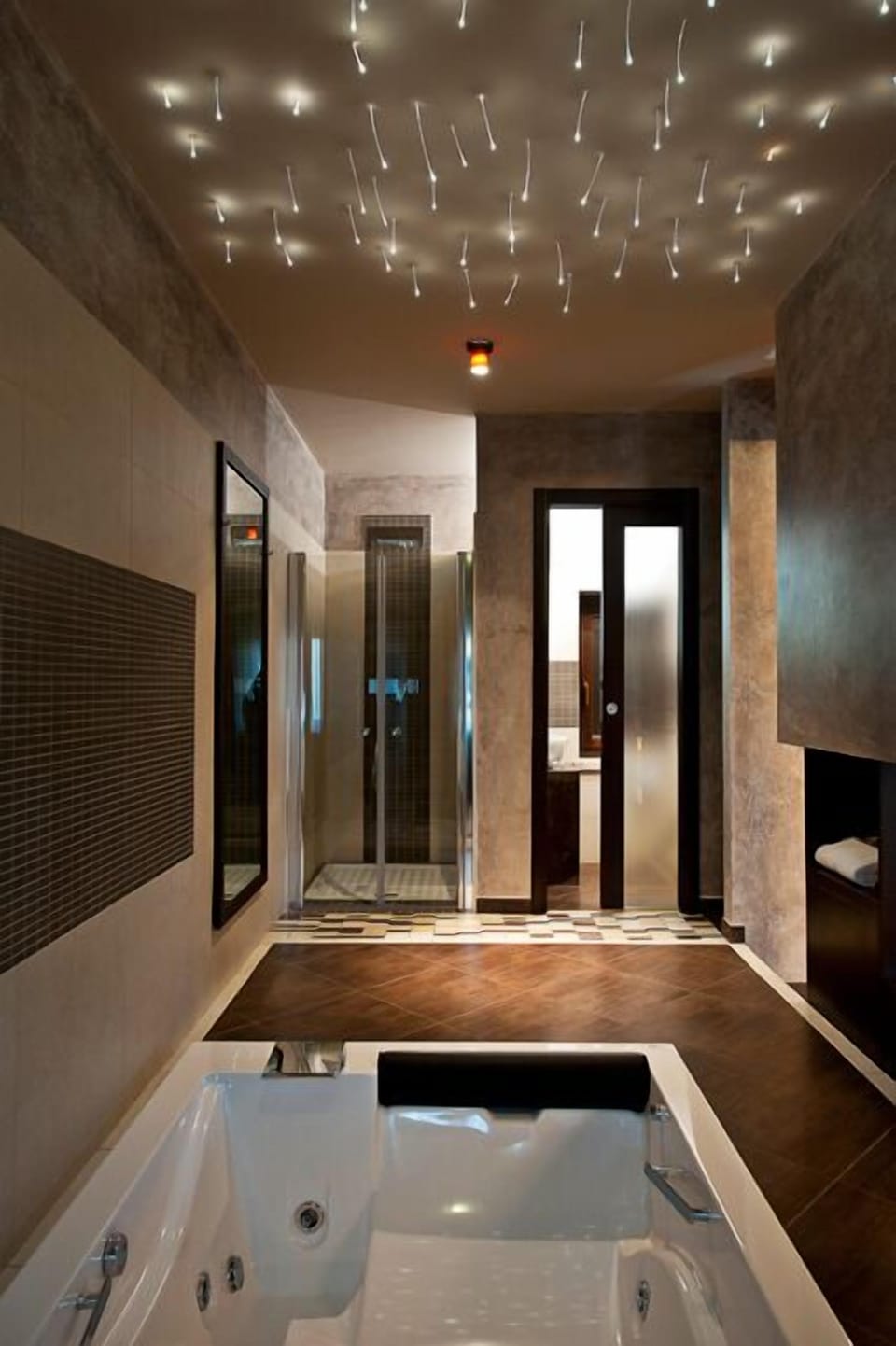 Junior Suite, Jetted Tub | Bathroom | Shower, free toiletries, hair dryer, slippers