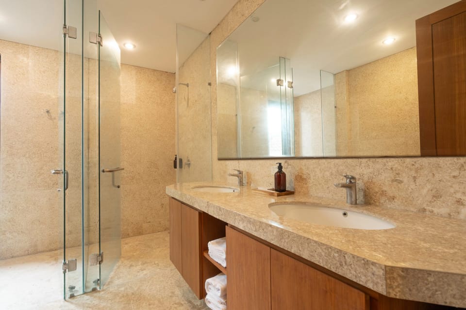 Junior Suite | Bathroom | Free toiletries, hair dryer, bidet
