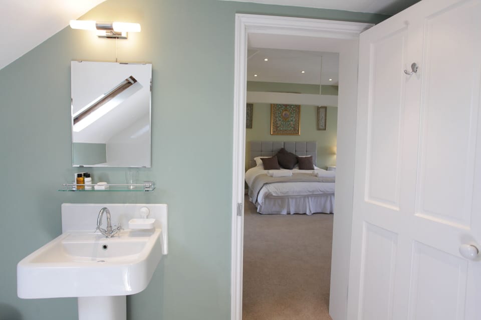 Superior Double Room | Desk, iron/ironing board (on request), WiFi (free)
