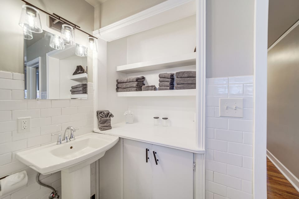 Lovely Tulsa Vacation Rental ~ 3 Mi to Downtown! Cottage in Tulsa