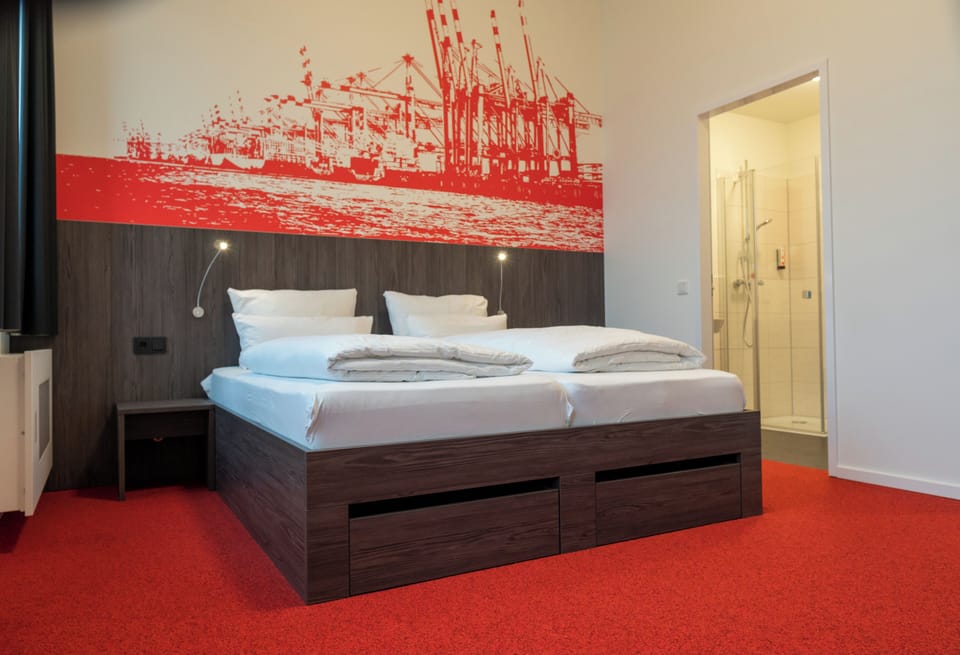 Suite | Hypo-allergenic bedding, desk, laptop workspace, blackout drapes