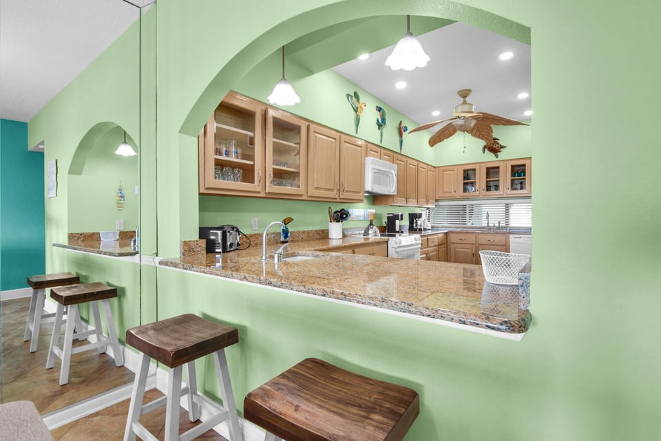 Apartment, Multiple Beds (Palm Beach Club 4-127  Parrot-dise Pa) | Private kitchen | Oven, toaster, paper towels