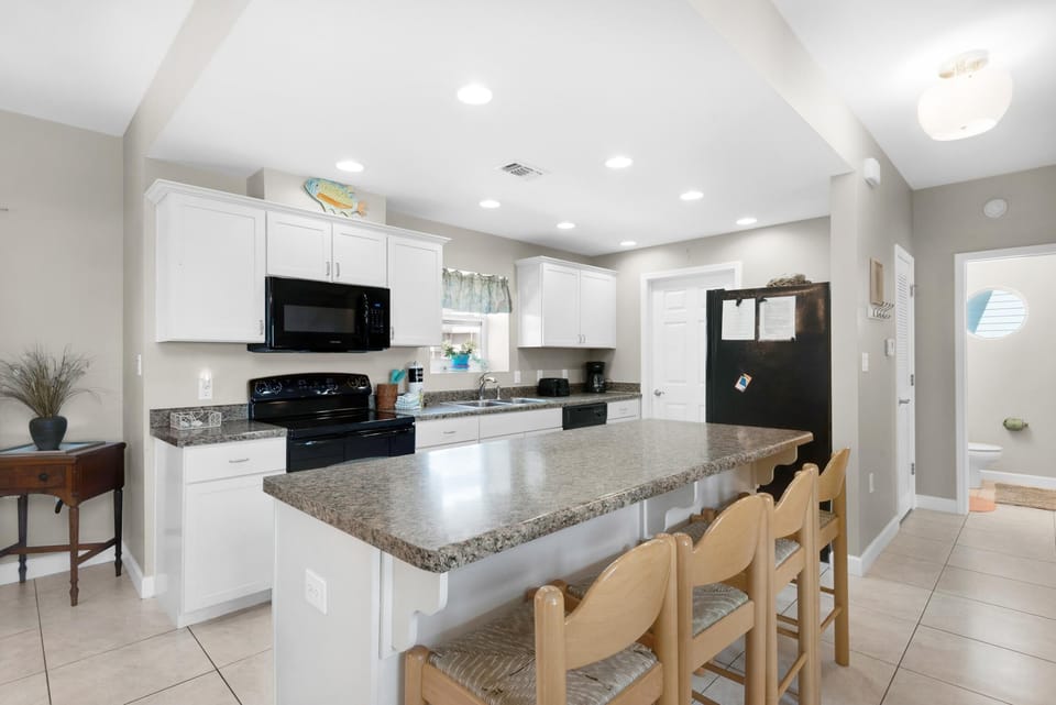 Condo, Multiple Beds (Portside Villas unit 13) | Private kitchen | Oven, toaster, paper towels