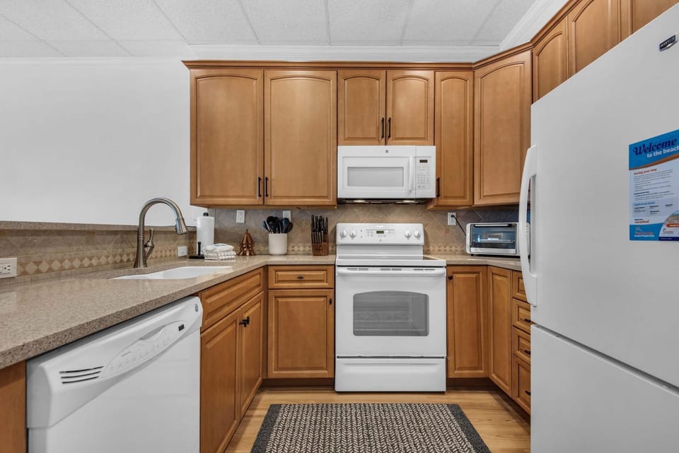 Apartment, Multiple Beds (Sans Souci unit 203 - Oceans Edge) | Private kitchen | Oven, toaster, paper towels