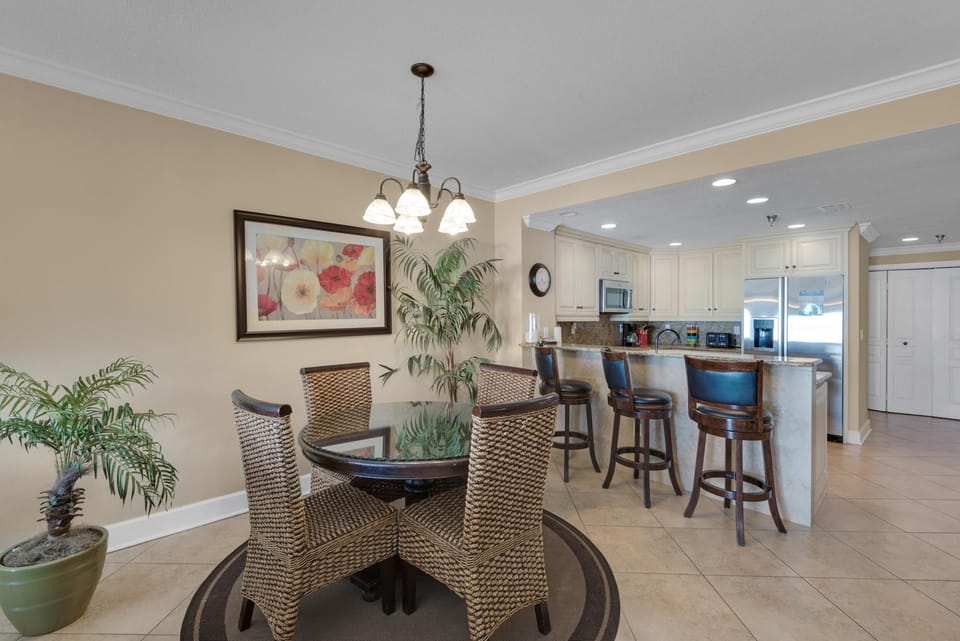 Apartment, Multiple Beds (Emerald Isle unit 202) | Dining