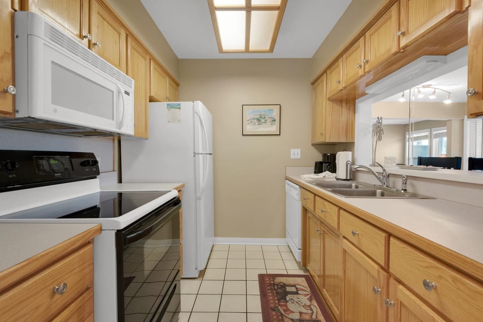 Apartment, 1 Queen Bed with Sofa bed (LaBahia 128) | Private kitchen | Oven, toaster, paper towels