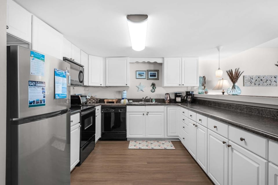 Condo, Multiple Beds (Starboard Village 424- Beach Haven) | Private kitchen | Oven, toaster, paper towels