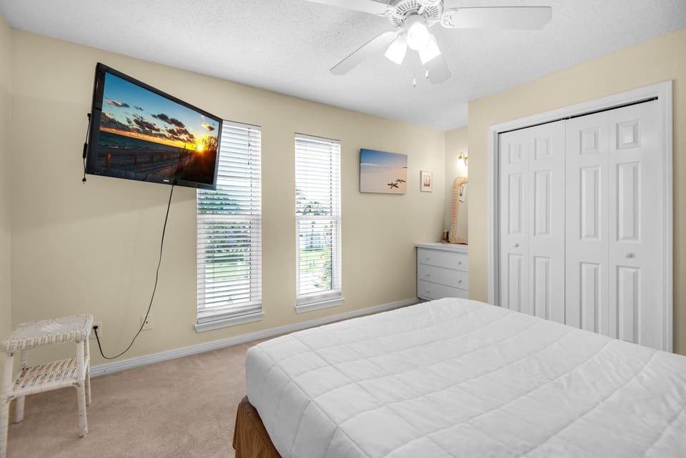 Barefoot & Buzzed House in Pensacola Beach