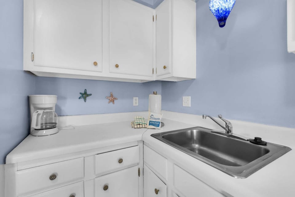 Apartment, 1 King Bed with Sofa bed (Villas on the Gulf unit E4) | Private kitchen | Oven, toaster