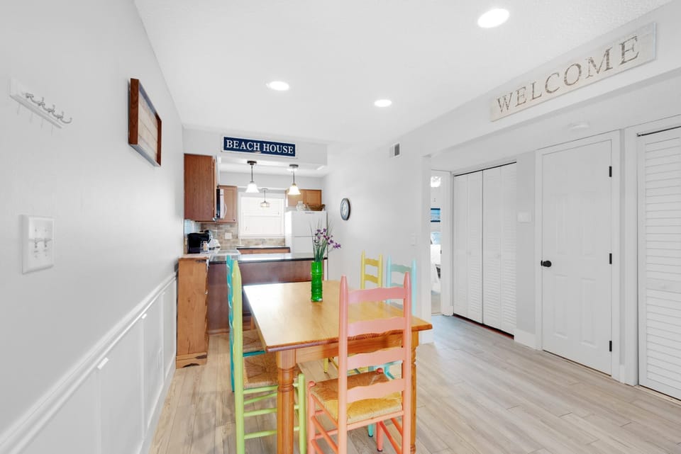 Apartment, Multiple Beds (Villas on the Gulf unit C5) | Dining