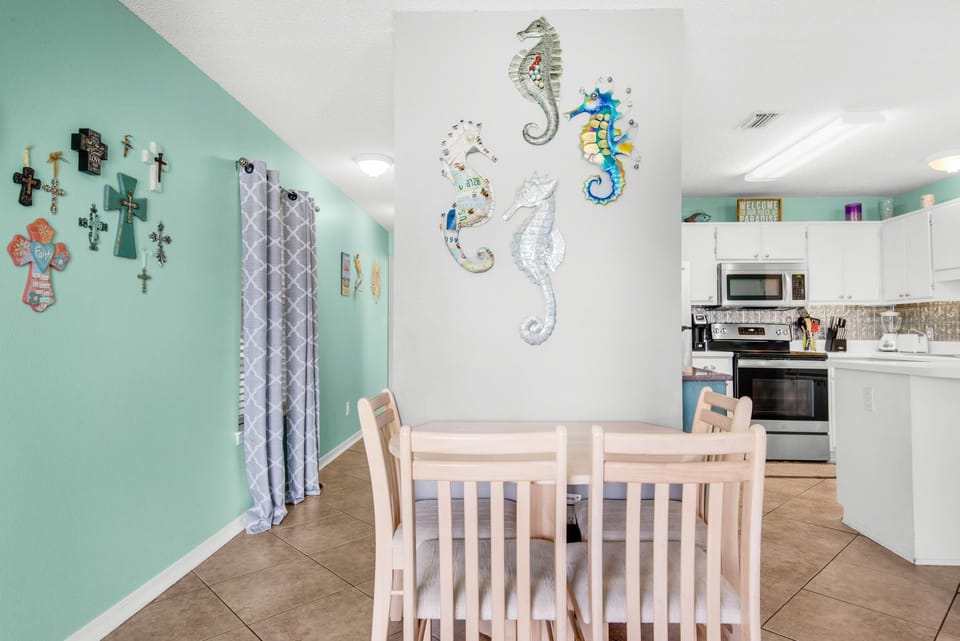 Apartment, 1 King Bed with Sofa bed (Sunset Harbor Villas 313) | Dining