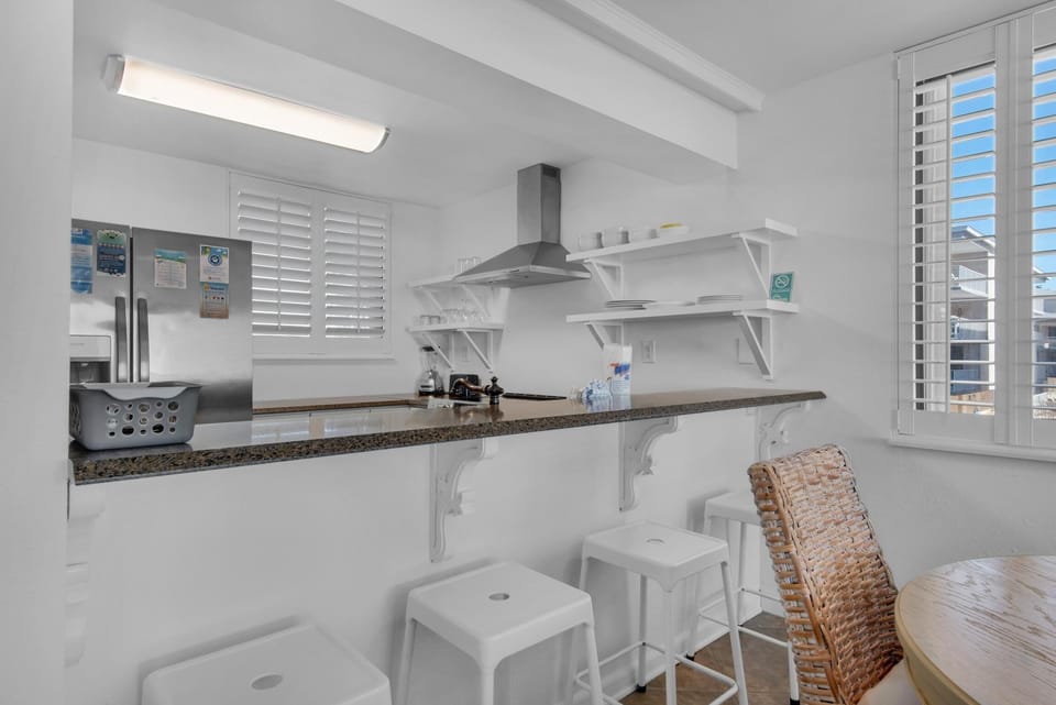 Apartment, 1 Queen Bed (Gulf Winds 101) | Dining