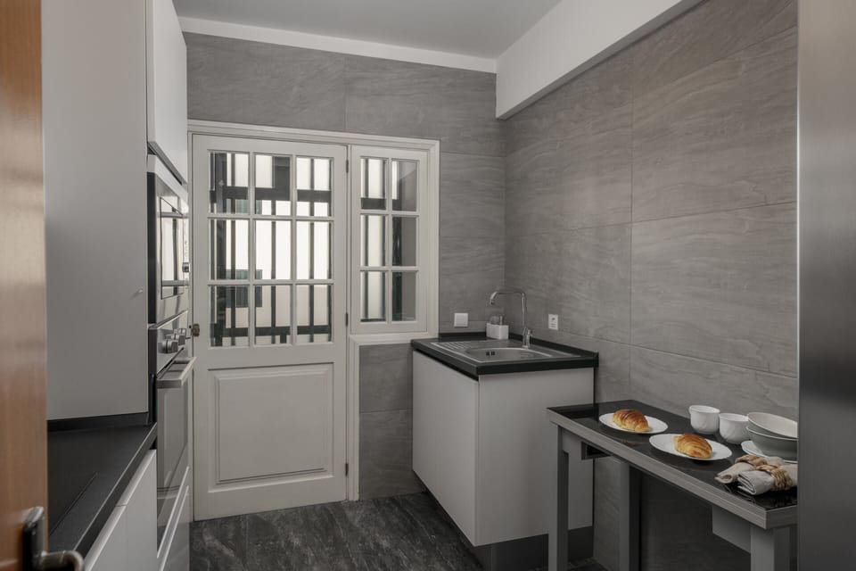 Basic Apartment | Private kitchen | Fridge, microwave, oven, stovetop