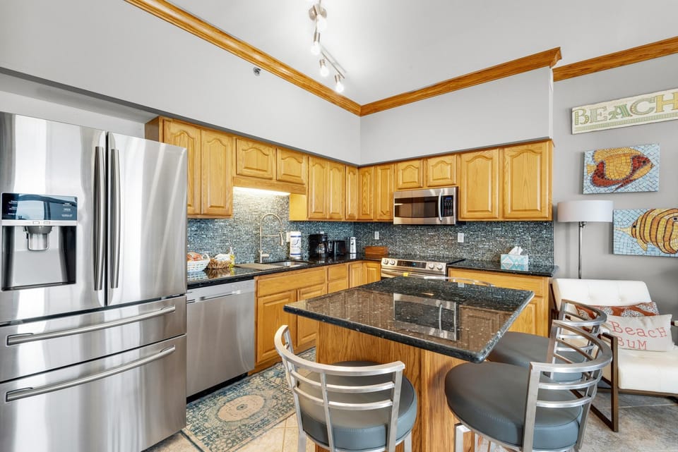 Apartment, 1 King Bed with Sofa bed (Seahorse unit R) | Private kitchen | Oven, toaster, paper towels