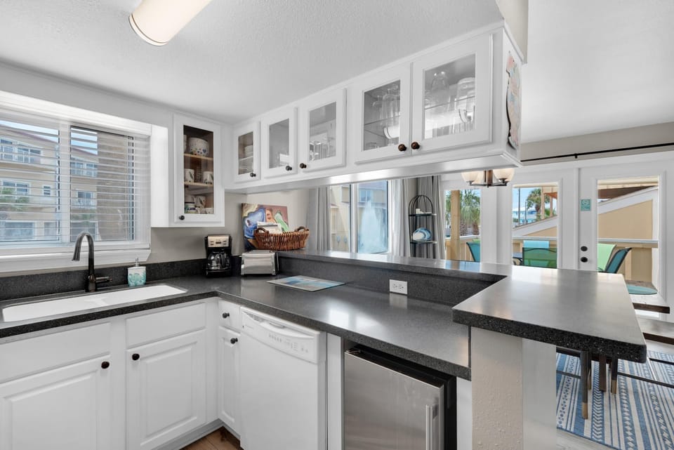 Condo, Multiple Beds (Regency Cabanas E1) | Private kitchen | Oven, toaster, paper towels