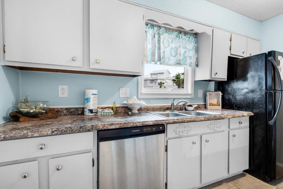 Condo, Multiple Beds (Boardwalk B2) | Private kitchen | Toaster