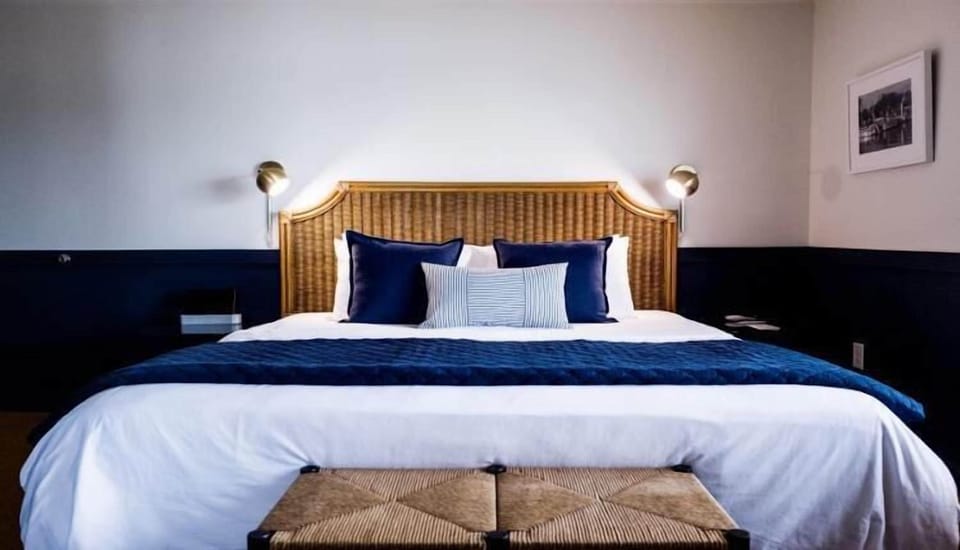 Waterfront Suite | Free WiFi, bed sheets