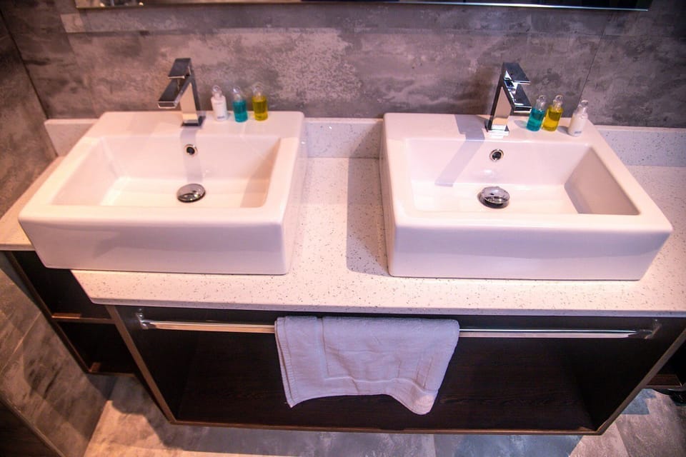 Basic Room | Bathroom