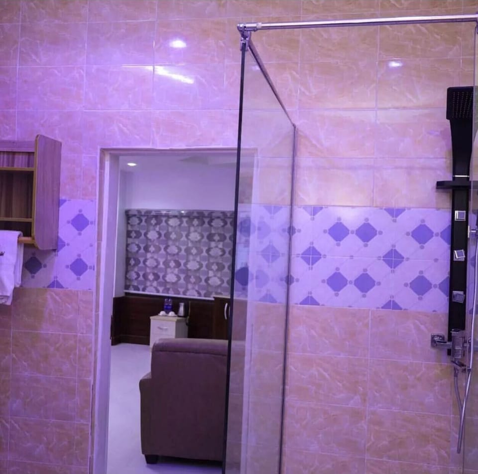 Basic Room | Bathroom