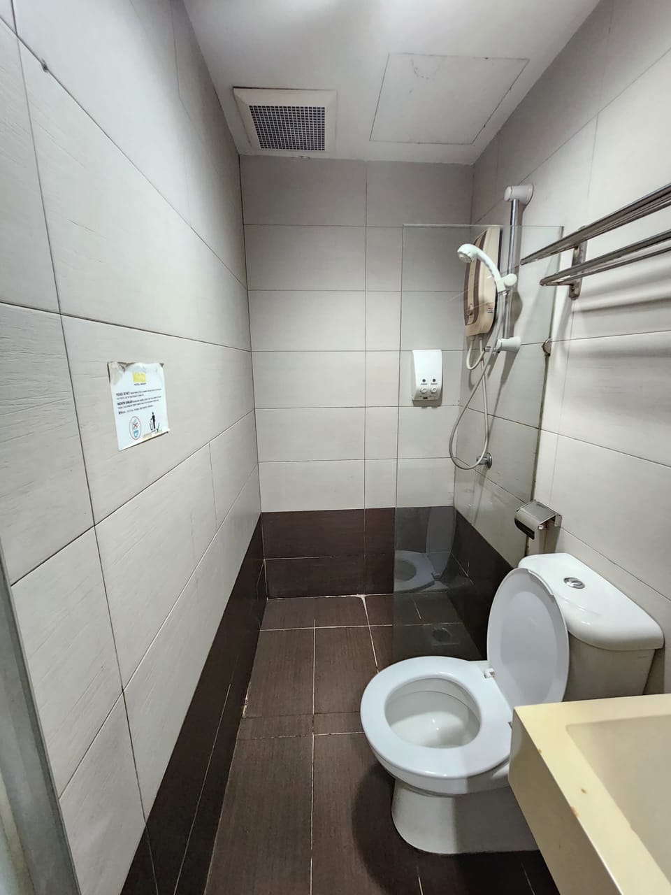 Executive Double Room | Bathroom | Shower, rainfall showerhead, hair dryer, towels