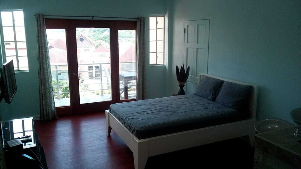 Design Apartment, Non Smoking | 1 bedroom, in-room safe, iron/ironing board, free WiFi