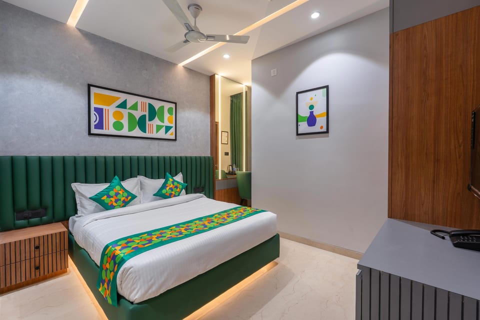 Standard Room | In-room safe, desk, iron/ironing board, free WiFi