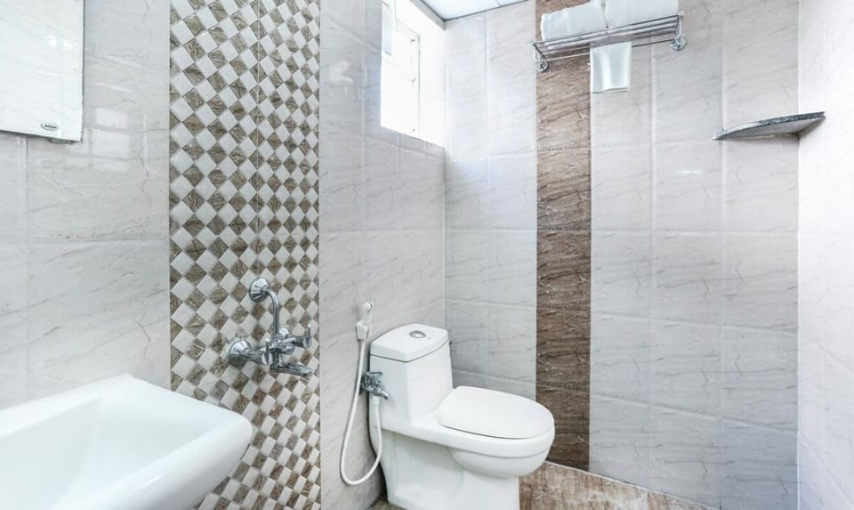 Classic Double Room | Bathroom | Towels