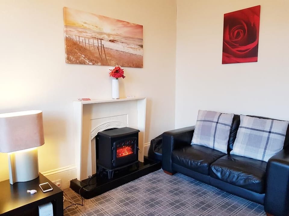 Apartment | Living area | Fireplace