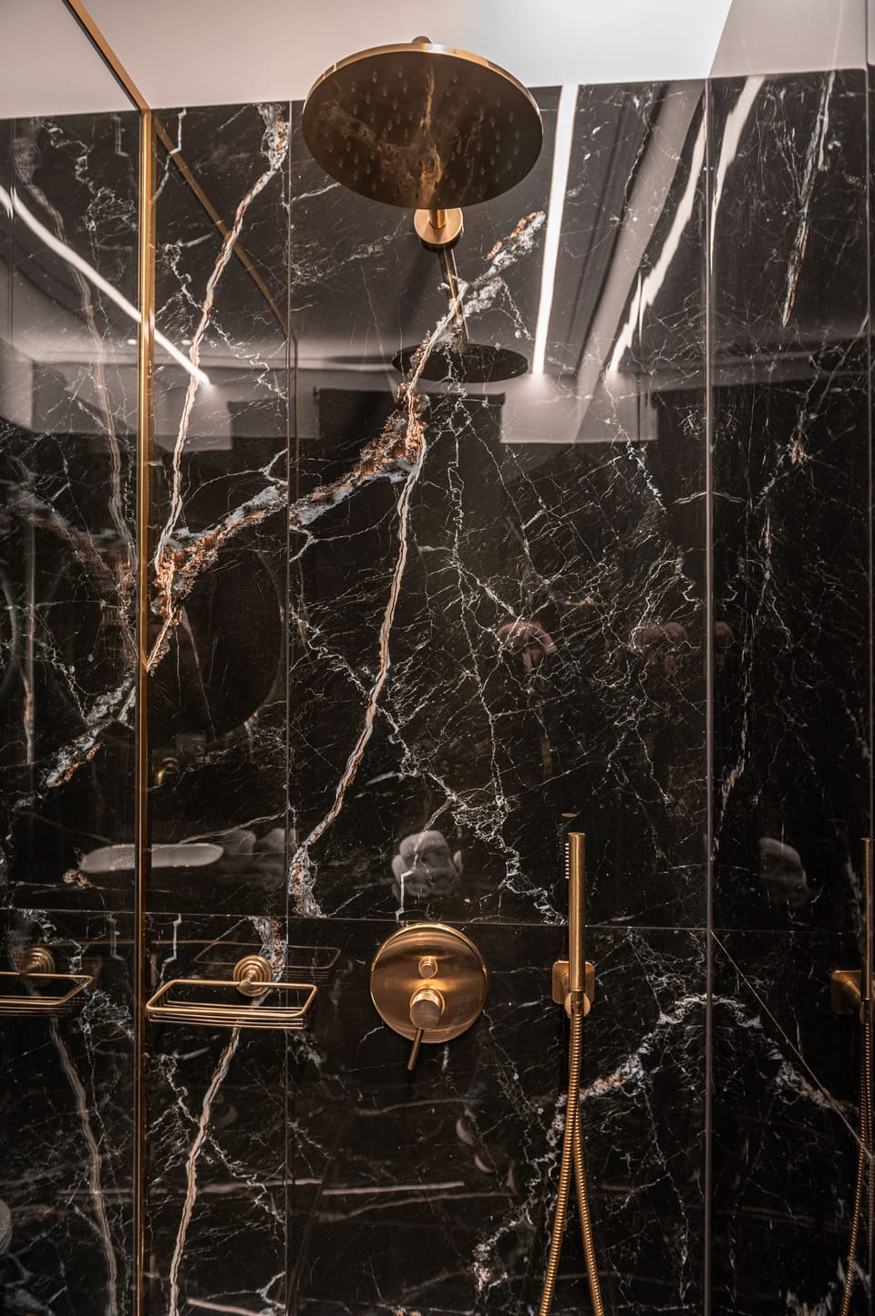 Luxury Double Room | Bathroom shower