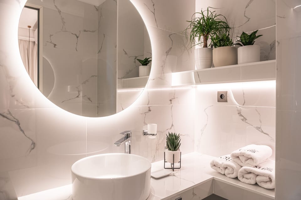 Luxury Double Room | Bathroom | Shower, rainfall showerhead, designer toiletries, hair dryer