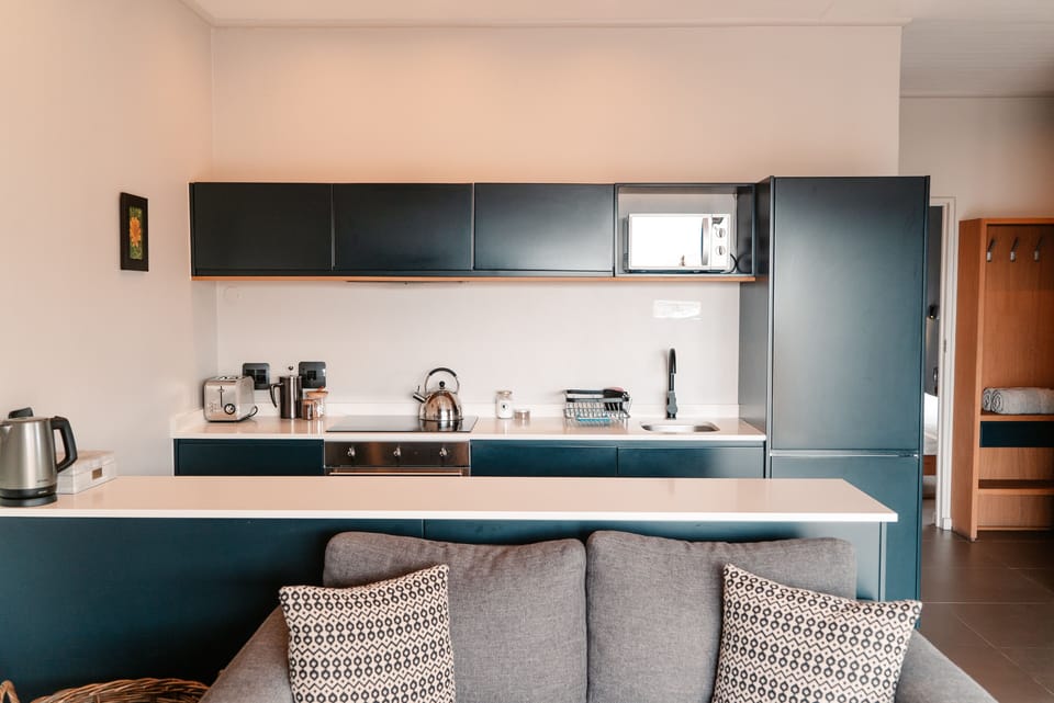 Standard Cottage, 1 Bedroom, Hot Tub, Mountain View | Private kitchen | Electric kettle