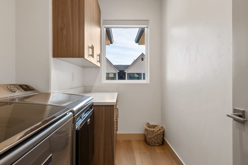 Townhome, 3 Bedrooms | Private kitchen | Fridge, oven, coffee/tea maker, toaster