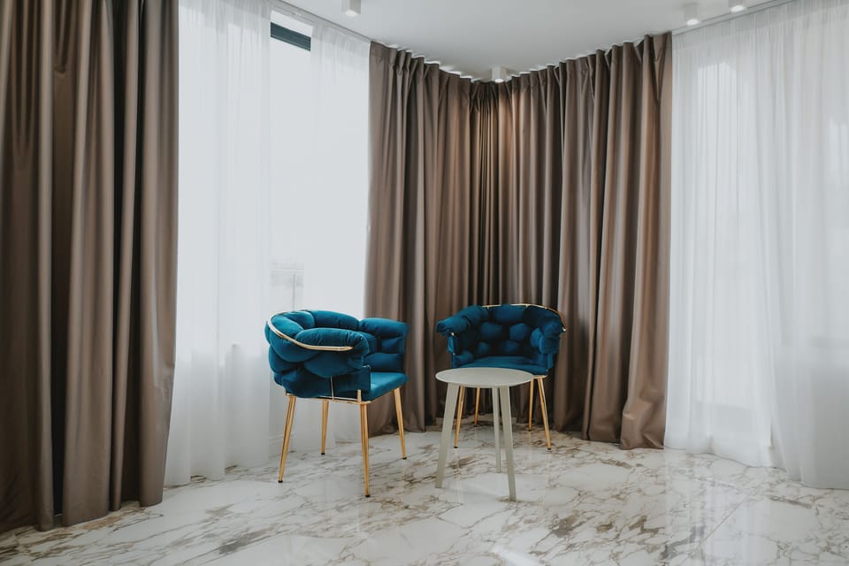 Suite | Down comforters, pillowtop beds, minibar, in-room safe