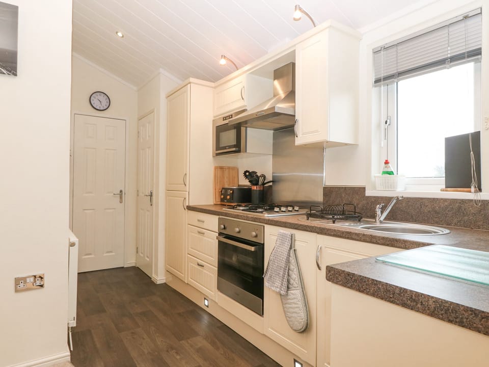 Dishwasher, electric kettle, toaster, cookware/dishes/utensils