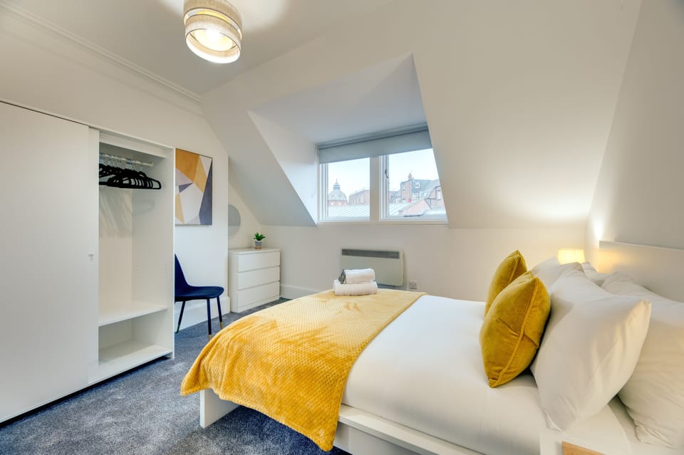 City Apartment | 3 bedrooms, individually decorated, individually furnished, desk