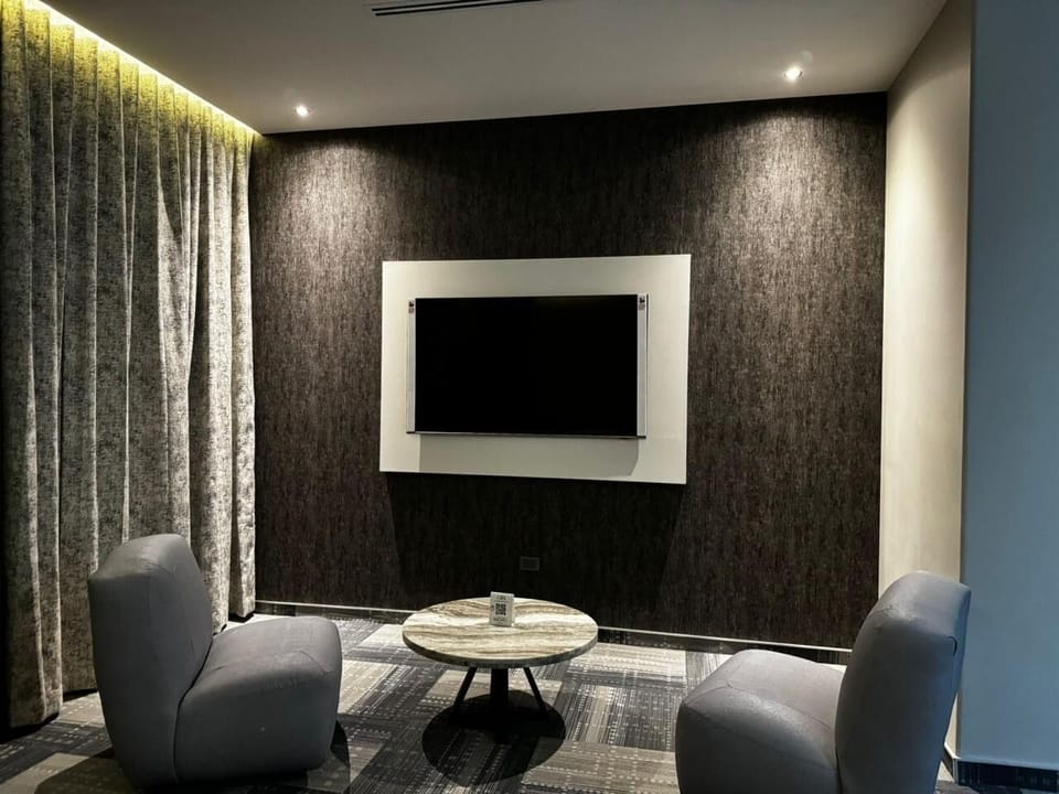 Standard Suite | Laptop workspace, free WiFi, bed sheets