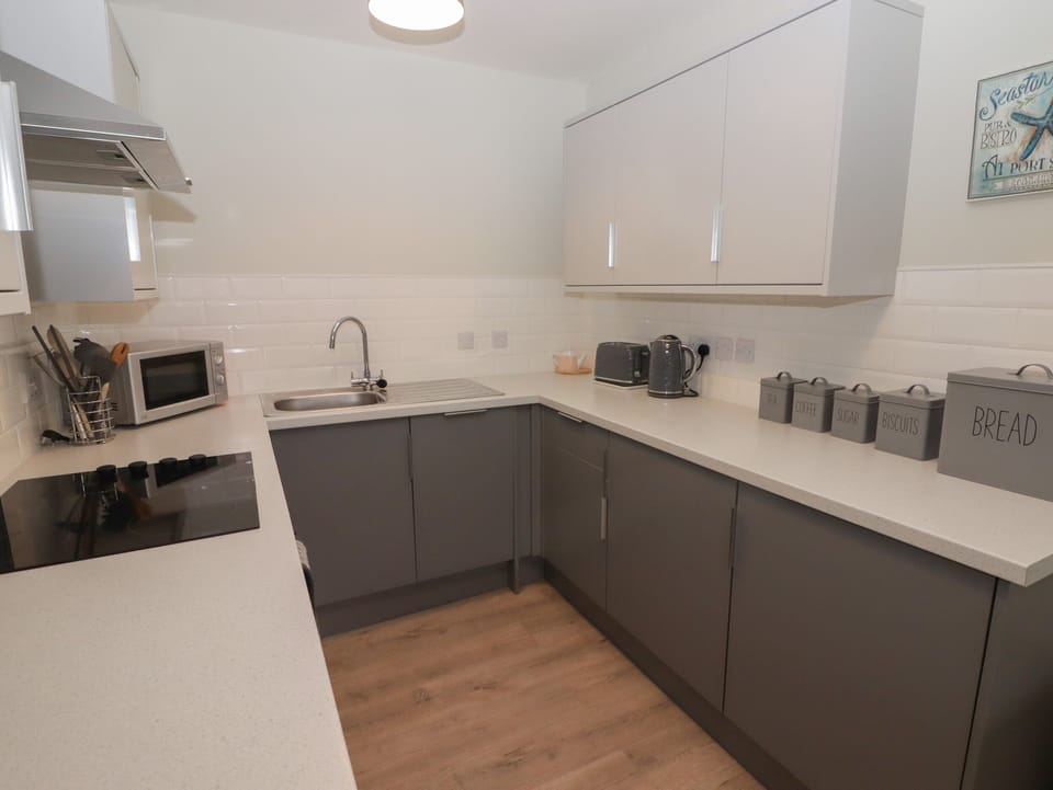 Fridge, dishwasher, electric kettle, cookware/dishes/utensils