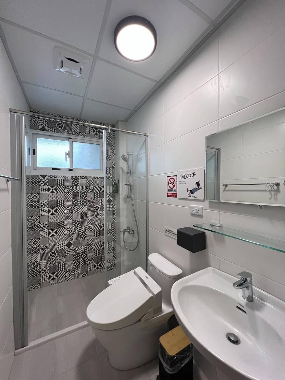 Deluxe Quadruple Room, Terrace, City View | Bathroom | Shower, rainfall showerhead, free toiletries, hair dryer