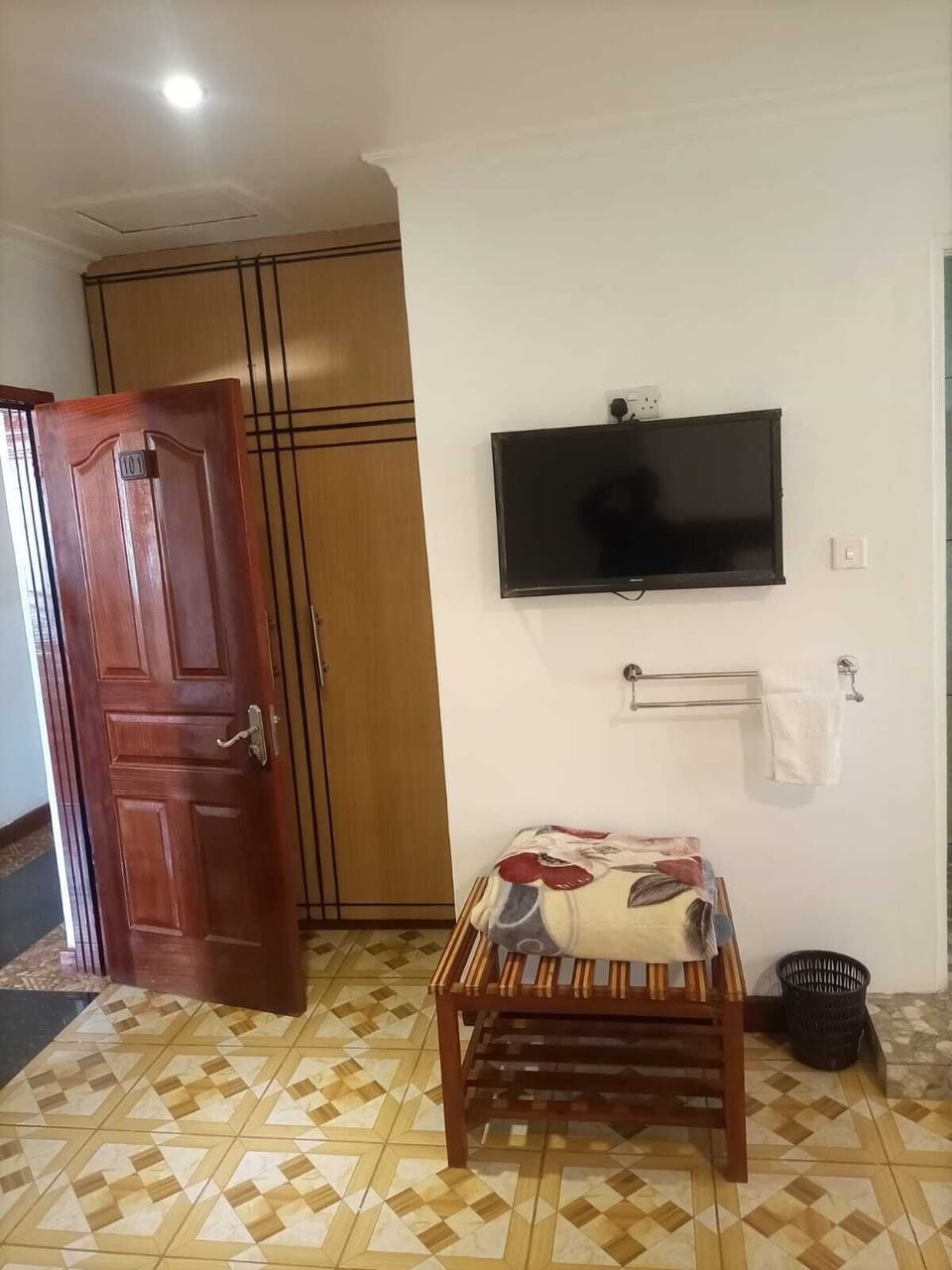 Deluxe Single Room | Bathroom | Slippers