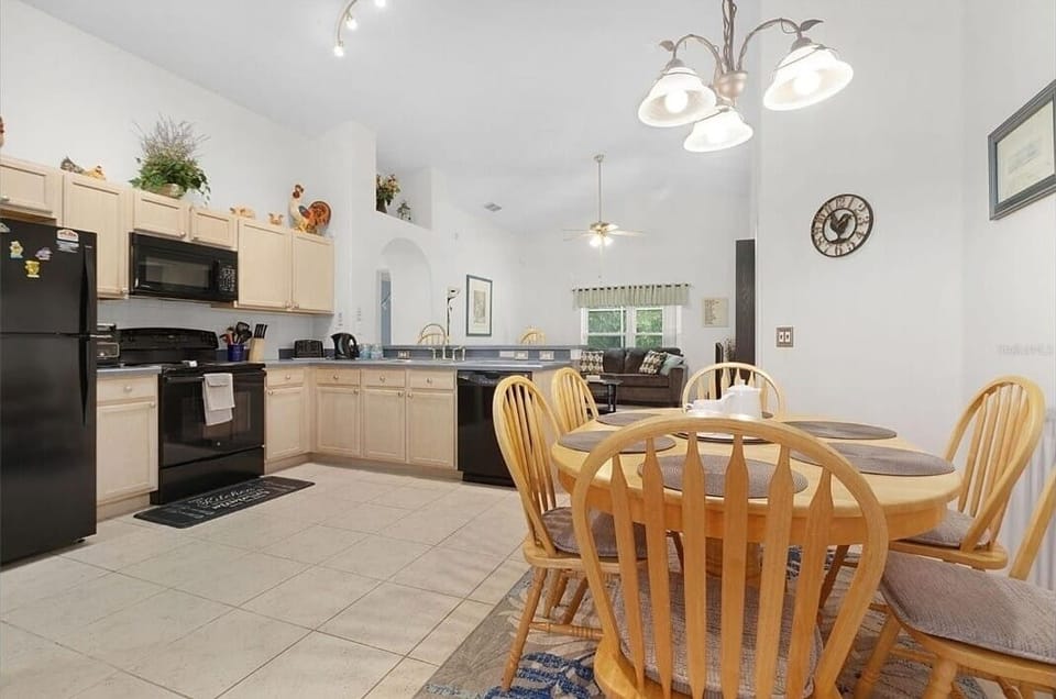 Villa, 4 Bedrooms | Private kitchen | Coffee/tea maker, fridge, oven, toaster