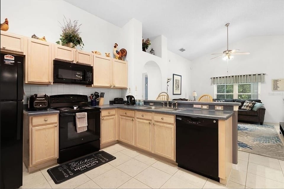 Villa, 4 Bedrooms | Private kitchen | Coffee/tea maker, fridge, oven, toaster
