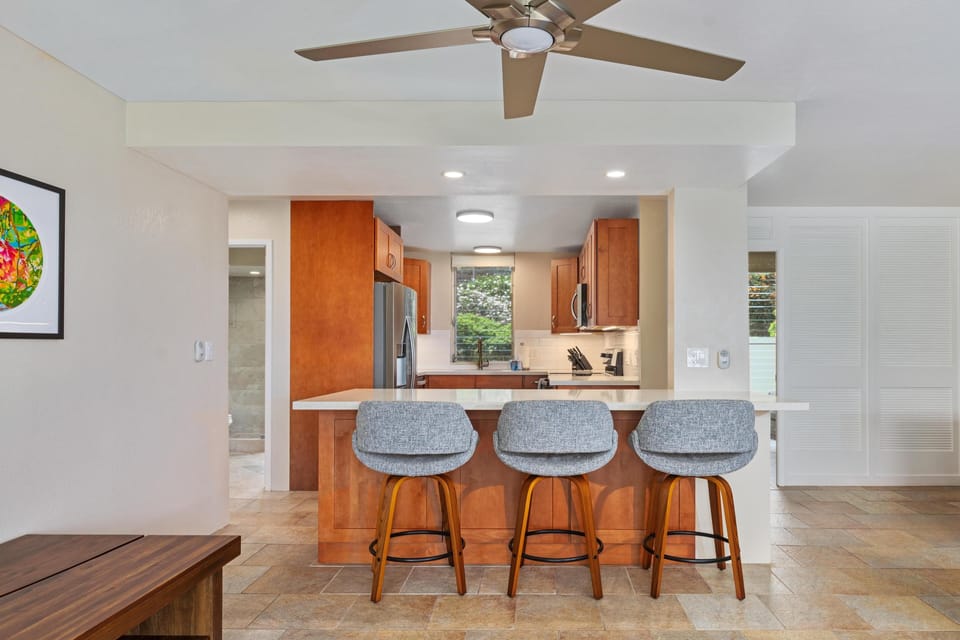 Condo, 2 Bedrooms | Private kitchen | Fridge, oven, stovetop, coffee/tea maker