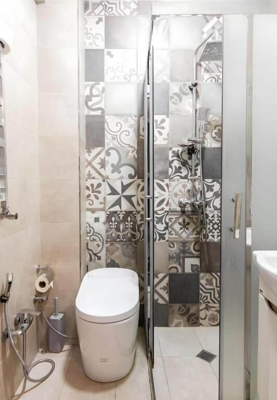 Deluxe Double Room | Bathroom | Free toiletries, hair dryer, bathrobes, slippers