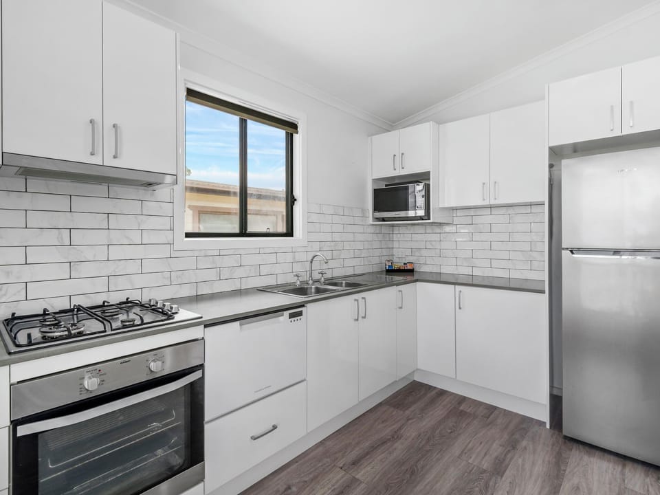 Full-size fridge, microwave, stovetop, toaster