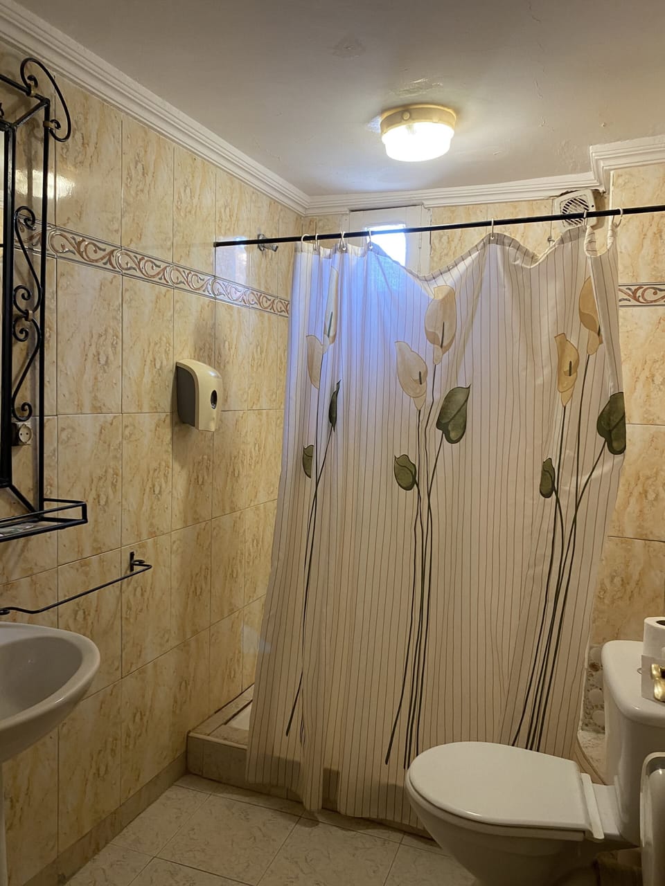 Classic Room, City View | Bathroom