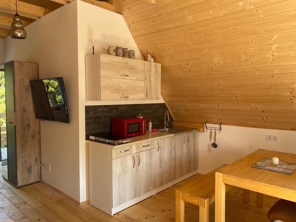Basic House, 1 Queen Bed with Sofa bed, Patio, Garden View | Private kitchen | Full-size fridge, microwave, oven, stovetop