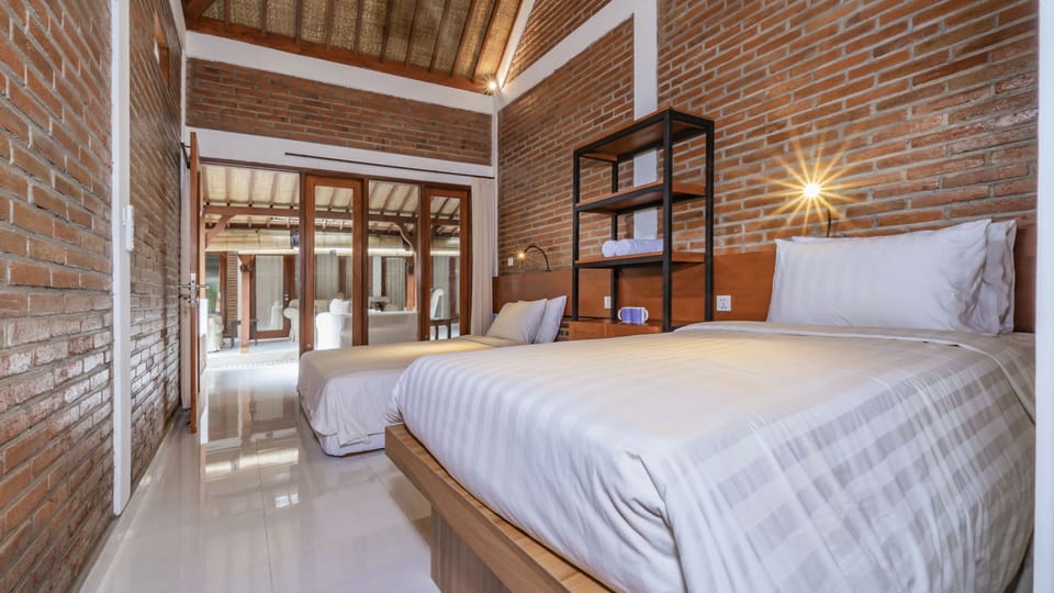 Deluxe Triple Room | Individually decorated, individually furnished, desk, laptop workspace